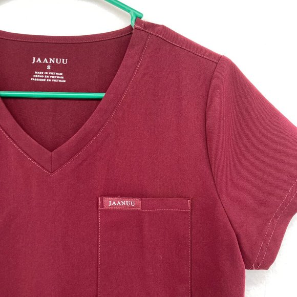 Jaanuu Women's Burgundy Pocket Wine Short Sleeve Scrub Shirt size S NWT - Picture 3 of 8